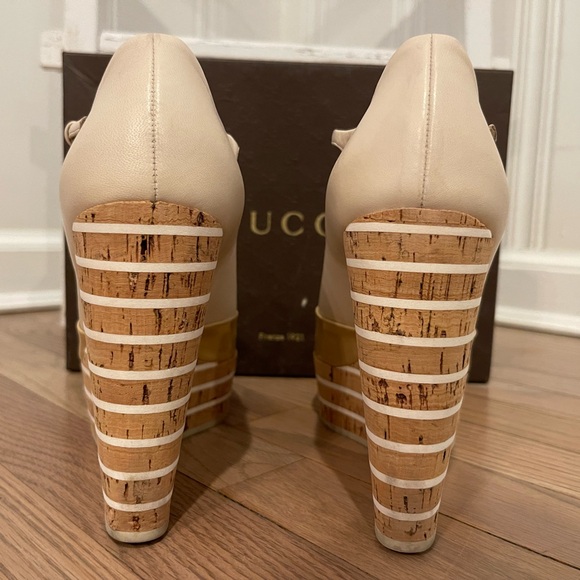GUCCI STRIPED WEDGE, EILIN CREAM LEATHER & TAN PATENT SIZE 38, 4.75” heel - Picture 5 of 10